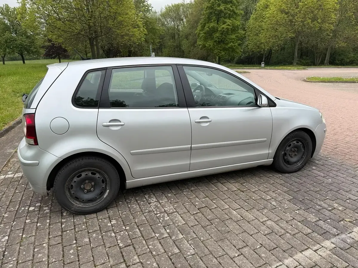 Gebraucht VW Polo 80 PS (58 kW) 2009 Silber Kleinwagen