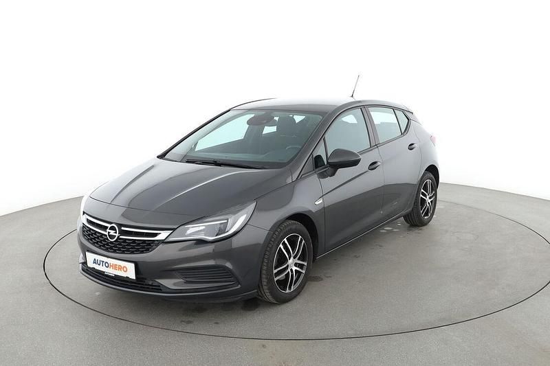Grau Gebraucht 2016 Opel Astra Edition Limousine | 10.590 € (Fairer Preis) - Bild 1/3