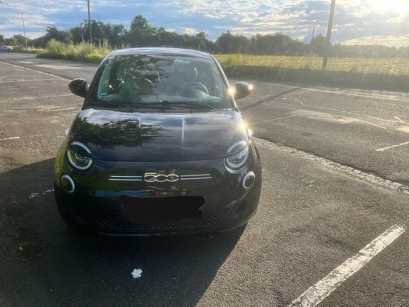 Schwarz Gebraucht 2022 Fiat 500e La Prima Limousine | 21.100 € (Fairer Preis) - Bild 1/4