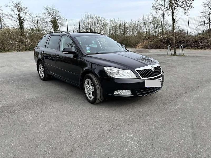 Gebraucht Skoda Octavia Elegance 105 PS (77 kW) 2013 Schwarz Kombi