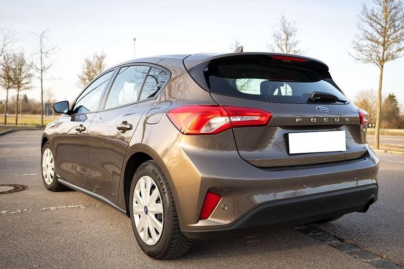 Gebraucht Ford Focus Trend 125 PS (91 kW) 2018 Braun Limousine