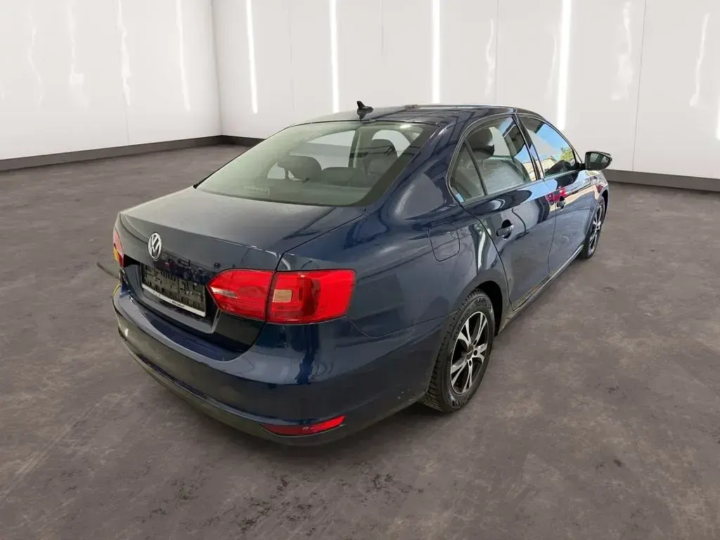 Gebraucht VW Jetta Comfortline 105 PS (77 kW) 2011 Blau Limousine