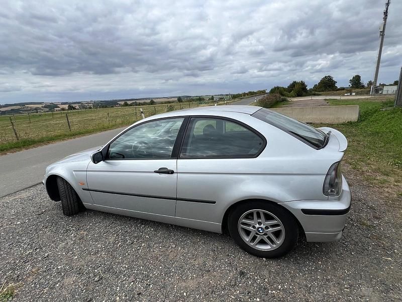 Silber Gebraucht 2002 BMW 316 Compact Kleinwagen | 2.499 € (Etwas zu teuer) - Bild 1/4