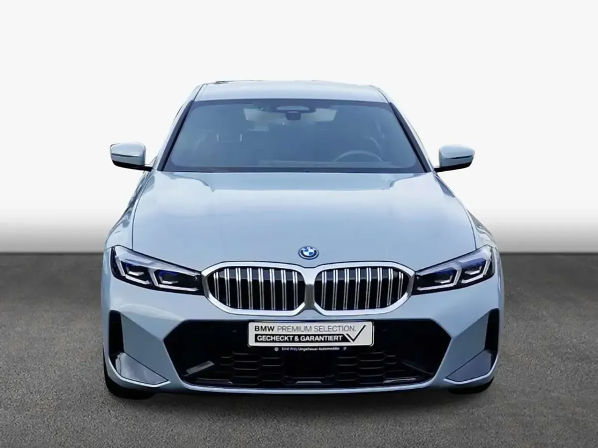 Gebraucht BMW 330e Performance 184 PS (135 kW) 2023 Grau Limousine