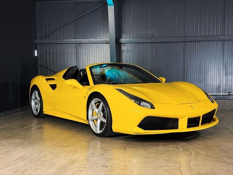 Gebraucht Ferrari 488 670 PS (492 kW) 2016 Gelb Cabrio