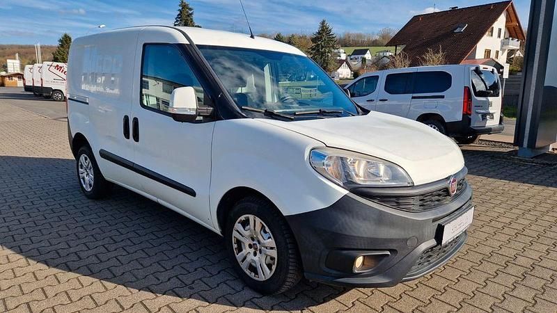 Gebraucht Fiat Doblò 95 PS (69 kW) 2017 Weiß Van / Kleinbus
