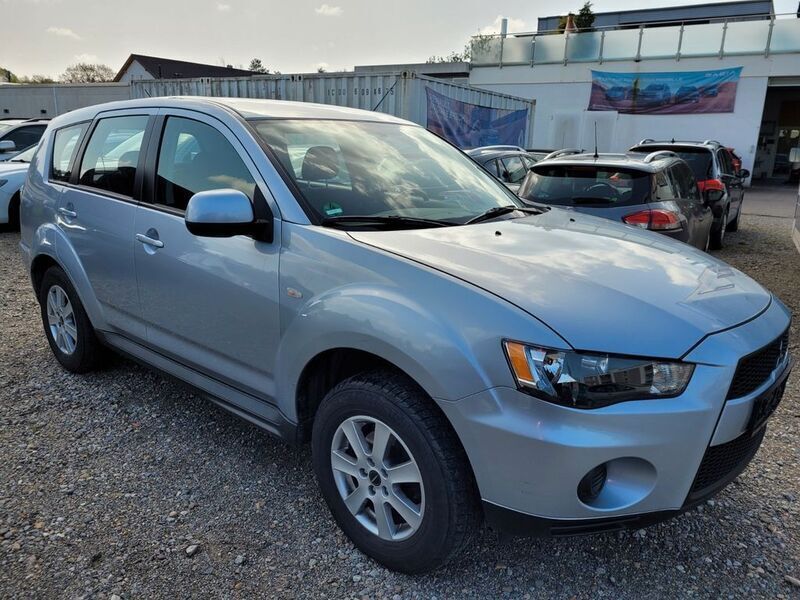 Gebraucht Mitsubishi Outlander Invite 147 PS (108 kW) 2011 Silber SUV