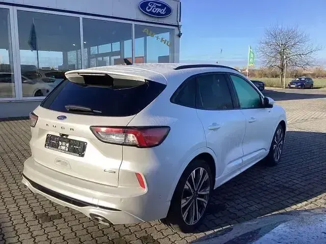Gebraucht Ford Kuga ST-Line X 152 PS (111 kW) 2022 White platinum SUV