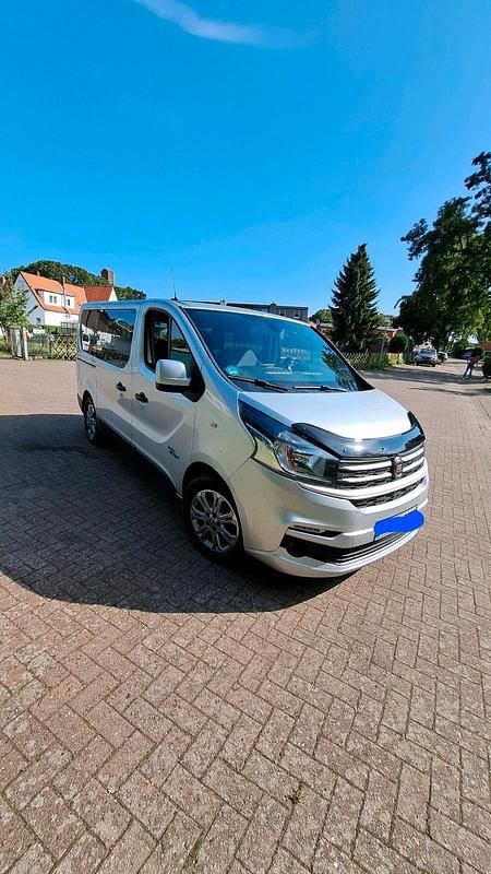 Silber Gebraucht 2016 Fiat Talento Van | 17.999 € - Bild 1/4