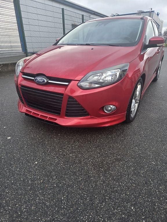 Gebraucht Ford Focus 150 PS (110 kW) 2012 Rot Limousine