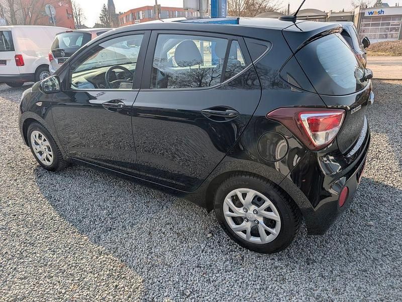 Gebraucht Hyundai i10 67 PS (49 kW) 2017 Schwarz Kleinwagen