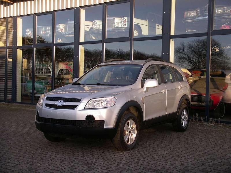 Gebraucht Chevrolet Captiva LS 150 PS (110 kW) 2010 Argon silber/ice silver (m2) SUV