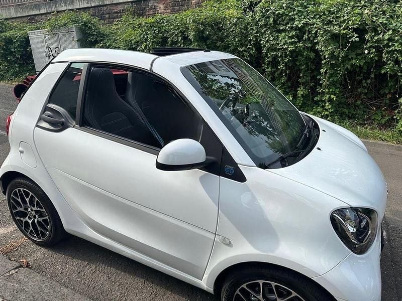 Weiß Gebraucht 2021 Smart ForTwo Electric Drive Prime Cabrio | 11.700 € (Fairer Preis) - Bild 1/2