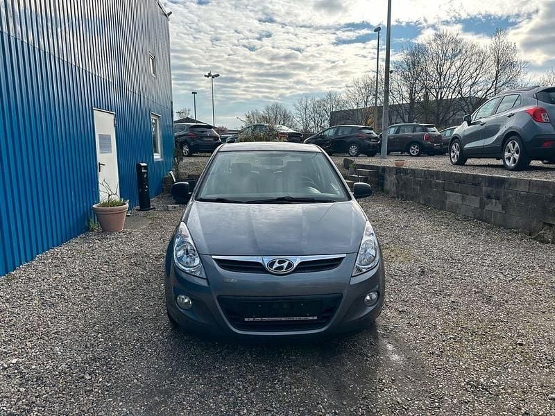 Gebraucht Hyundai i20 Classic 86 PS (63 kW) 2011 Grau Kleinwagen