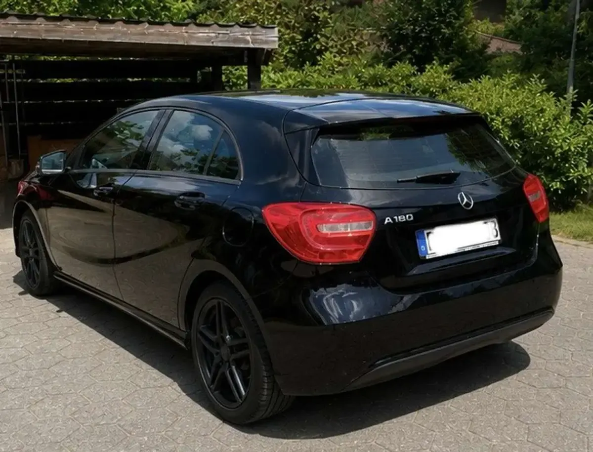 Gebraucht Mercedes 180 122 PS (89 kW) 2013 Schwarz Limousine