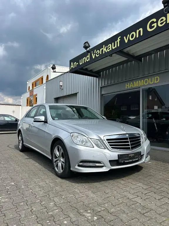 Gebraucht Mercedes E200 184 PS (135 kW) 2012 Silber Limousine