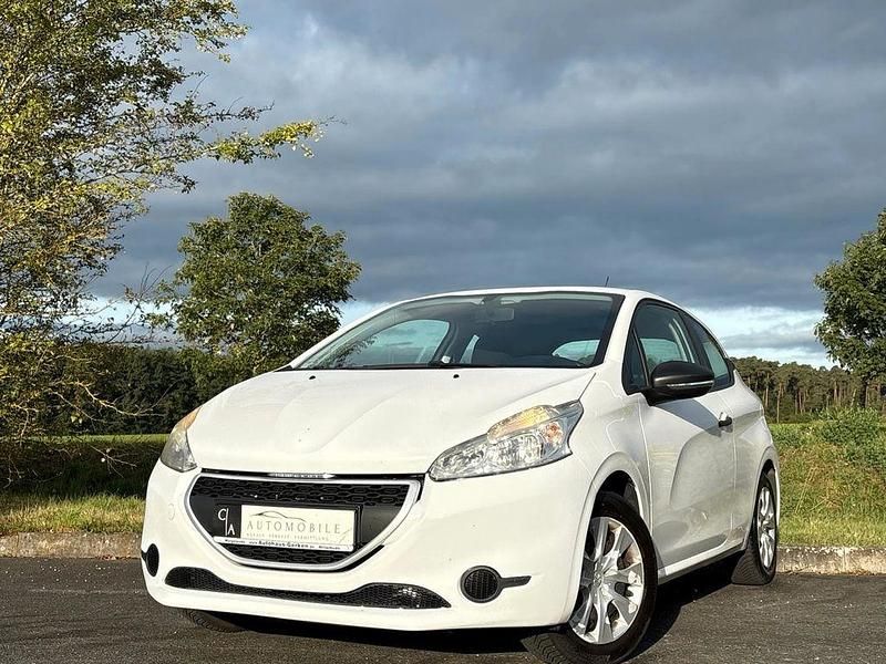 Weiß Gebraucht 2013 Peugeot 208 Access Kleinwagen | 3.890 € (Fairer Preis) - Bild 1/4