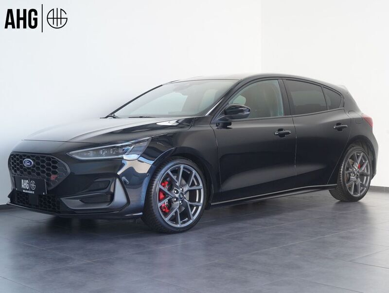Schwarz Gebraucht 2023 Ford Focus ST Limousine | 31.950 € (Fairer Preis) - Bild 1/4