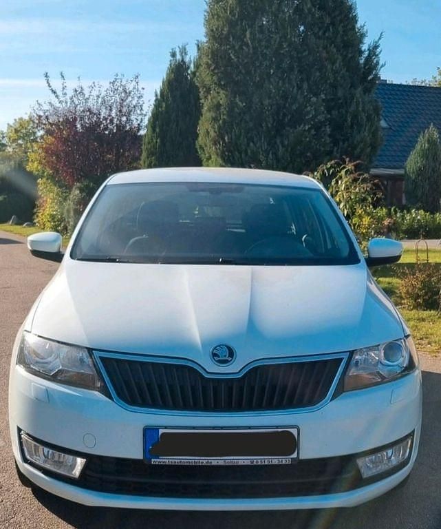 Weiß Gebraucht 2016 Skoda Rapid Joy Limousine | 10.500 € (Fairer Preis) - Bild 1/4