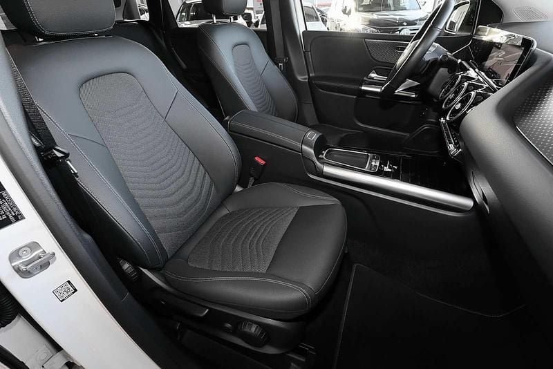 Gebraucht Mercedes B220 Progressive 190 PS (139 kW) 2024 Unilack polarweiß Van / Kleinbus