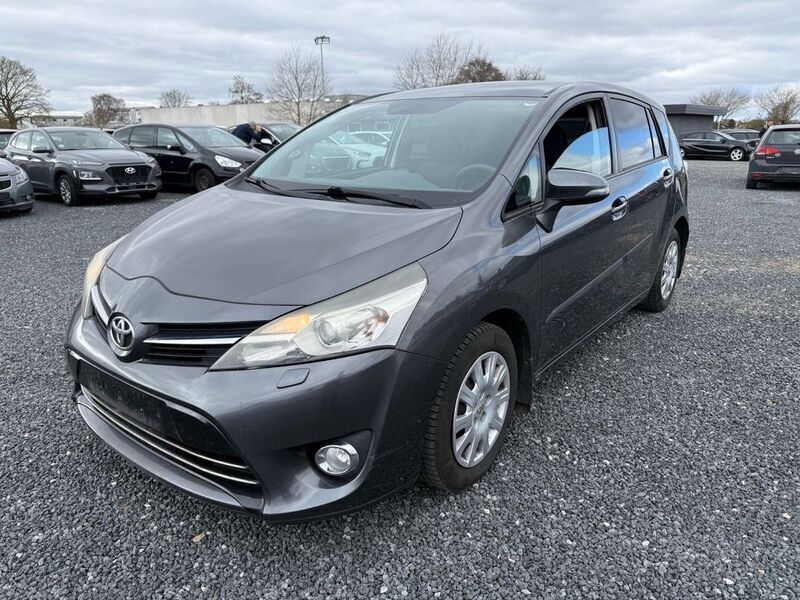 Grau Gebraucht 2013 Toyota Verso Life Van / Kleinbus | 6.100 € (Fairer Preis) - Bild 1/4