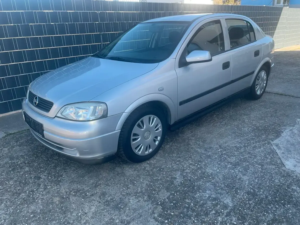 Gebraucht Opel Astra 101 PS (74 kW) 2002 Silber Limousine