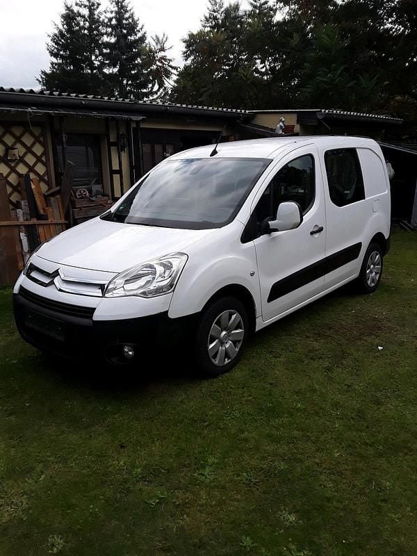 Weiß Gebraucht 2010 Citroën Berlingo Van / Kleinbus | 3.800 € (Superpreis) - Bild 1/4