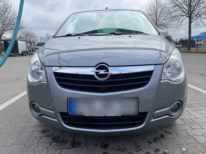 Silber Gebraucht 2011 Opel Agila Edition Kleinwagen | 6.400 € (Fairer Preis) - Bild 1/4