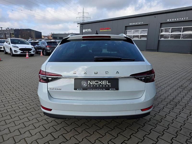Gebraucht Skoda Superb 200 PS (147 kW) 2021 Weiß Kombi