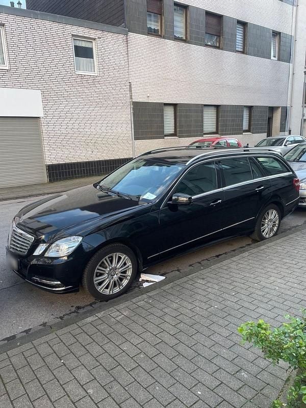 Gebraucht Mercedes E200 Elegance 184 PS (135 kW) 2012 Schwarz Kombi