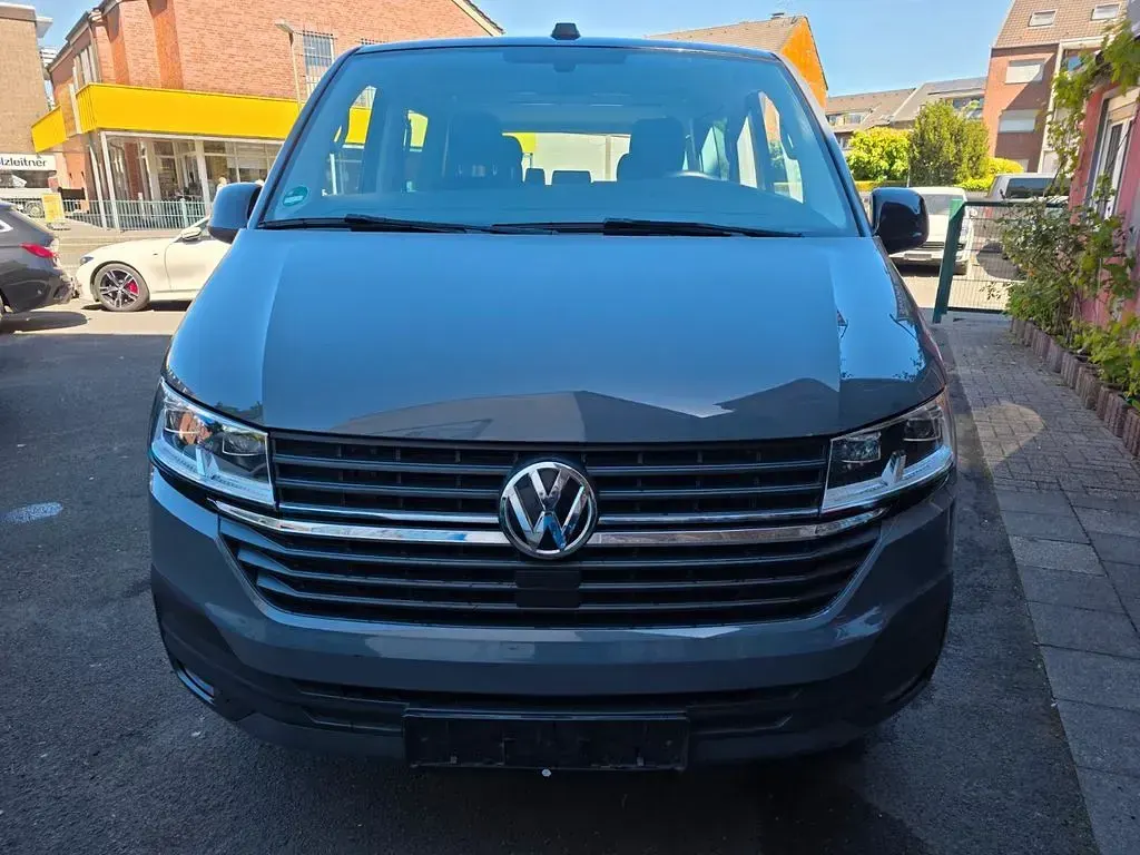 Gebraucht VW Multivan Edition 150 PS (110 kW) 2022 Grau Van / Kleinbus