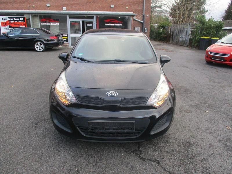 Schwarz Gebraucht 2015 Kia Rio Attract | 3.900 € (Fairer Preis) - Bild 1/4