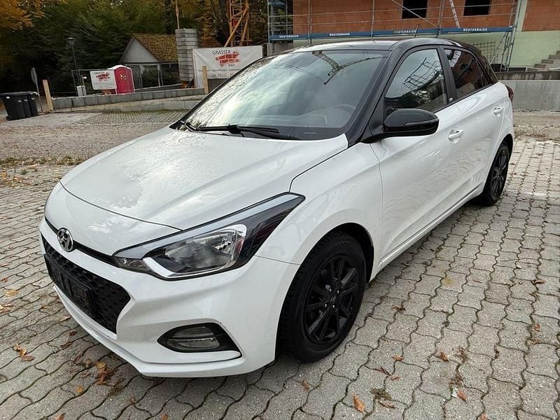Weiß Gebraucht 2019 Hyundai i20 YES! Limousine | 7.450 € (Superpreis) - Bild 1/4
