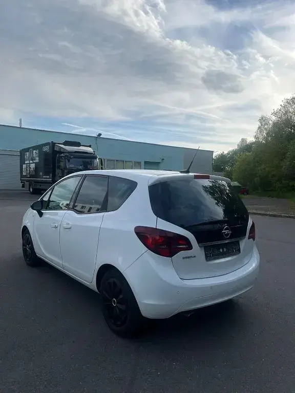 Gebraucht Opel Meriva 140 PS (102 kW) 2013 Weiß Van / Kleinbus