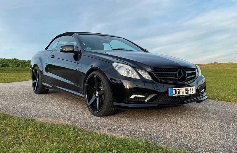 Gebraucht Mercedes E500 AMG line 387 PS (284 kW) 2010 Schwarz Cabrio