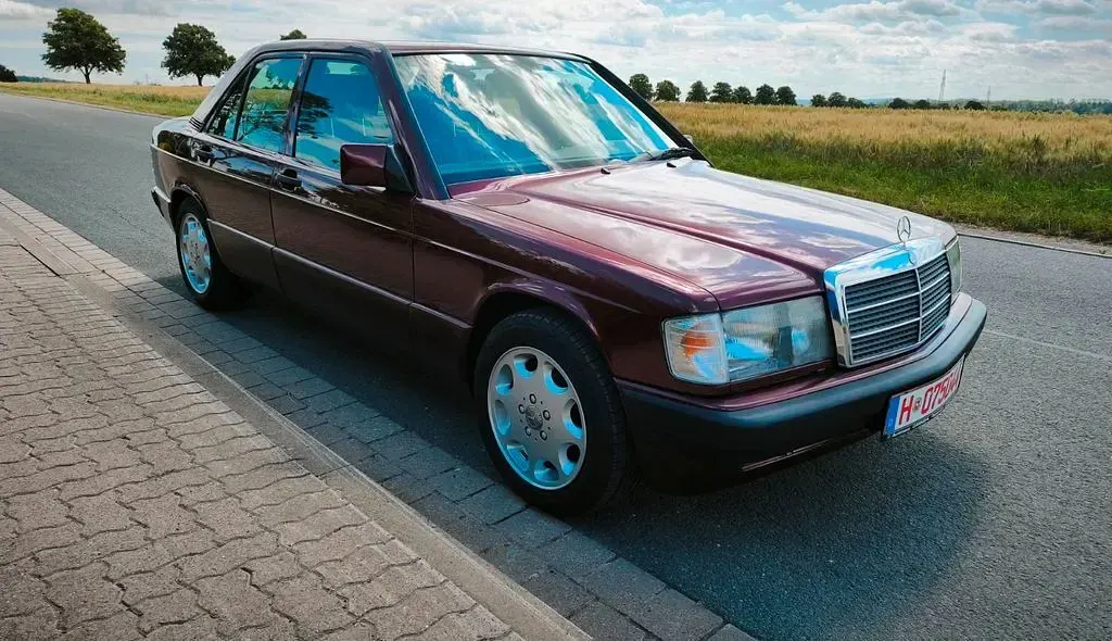 Gebraucht Mercedes 190 Avantgarde 109 PS (80 kW) 1992 Rot Limousine