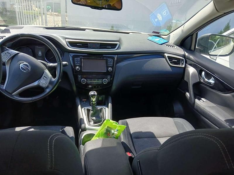 Weiß Gebraucht 2015 Nissan Qashqai Acenta SUV | 9.500 € (Fairer Preis) - Bild 1/4