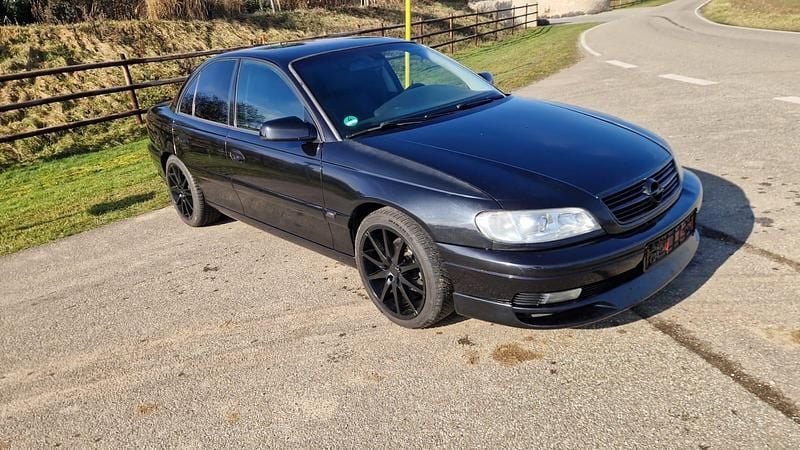 Schwarz Gebraucht 2003 Opel Omega Limousine | 2.200 € (Etwas zu teuer) - Bild 1/4