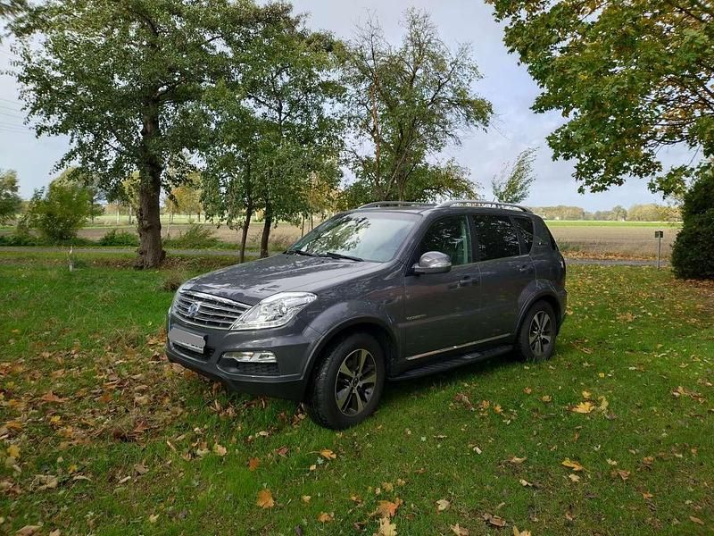 Grau Gebraucht 2017 Ssangyong (KGM) Rexton Sapphire SUV | 15.750 € (Superpreis) - Bild 1/4