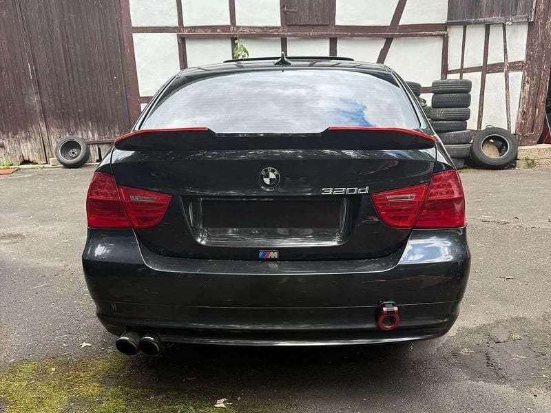 Schwarz Gebraucht 2011 BMW 320 Sport Line Limousine | 8.000 € (Etwas zu teuer) - Bild 1/4