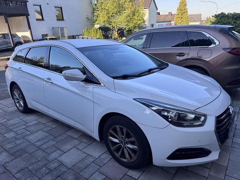 Gebraucht Hyundai i40 Trend 135 PS (99 kW) 2016 Weiß Kombi