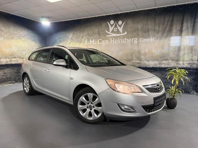 Gebraucht Opel Astra Edition 110 PS (80 kW) 2011 Silber Kombi