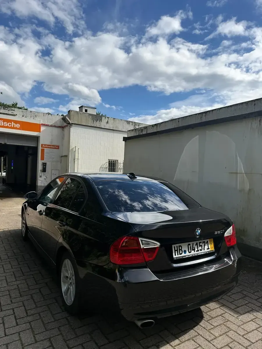 Gebraucht BMW 320 170 PS (125 kW) 2008 Schwarz Limousine
