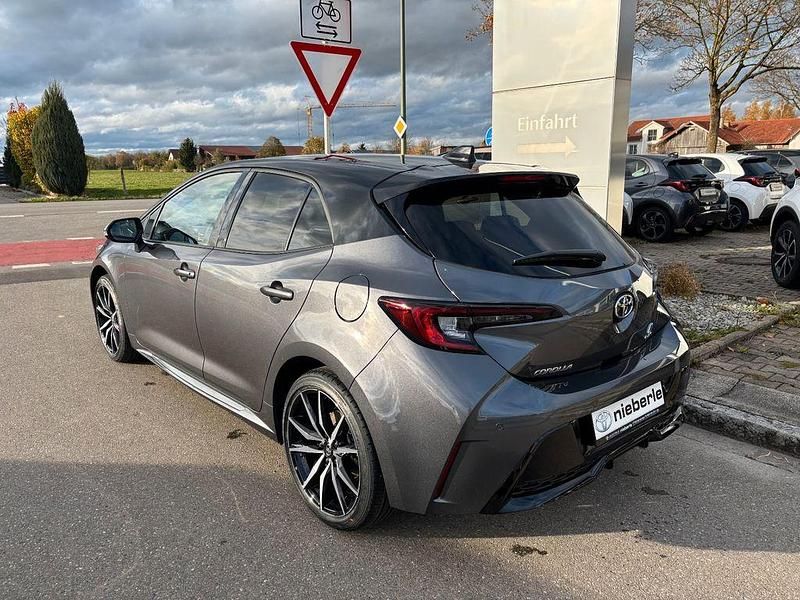 Neu Toyota Corolla Hybrid Sport 178 PS (130 kW) 2025 Grau Limousine