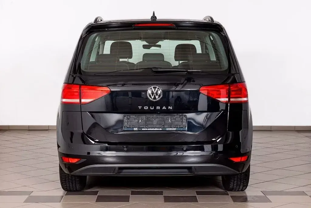 Gebraucht VW Touran 150 PS (110 kW) 2023 Schwarz Van / Kleinbus