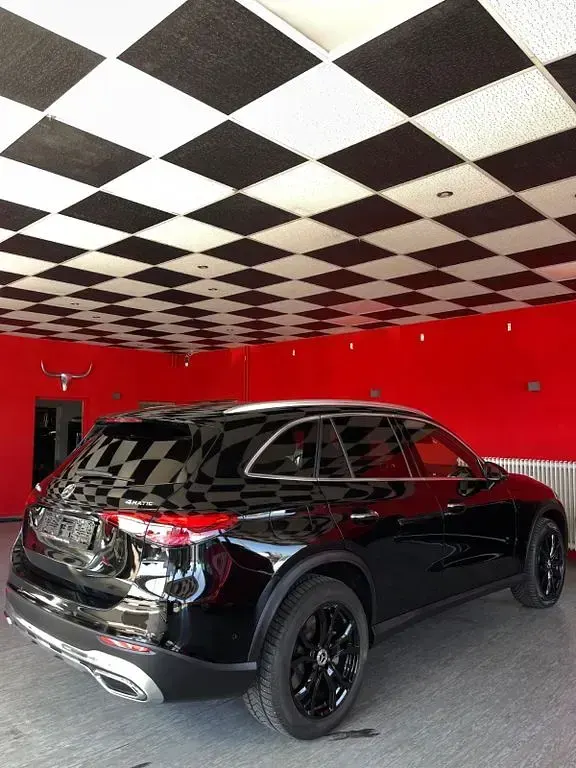 Gebraucht Mercedes GLC300de Avantgarde 197 PS (144 kW) 2024 Schwarz SUV