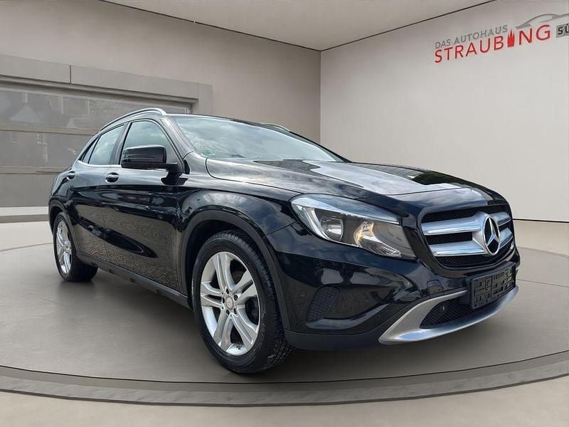Schwarz Gebraucht 2014 Mercedes GLA220 SUV | 9.490 € (Fairer Preis) - Bild 1/4
