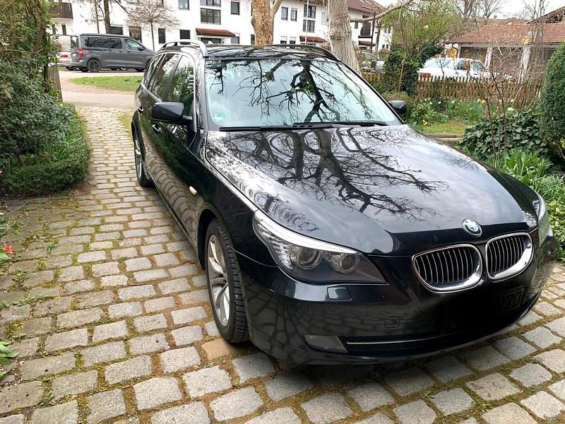 Gebraucht BMW 523 190 PS (139 kW) 2007 Schwarz Kombi