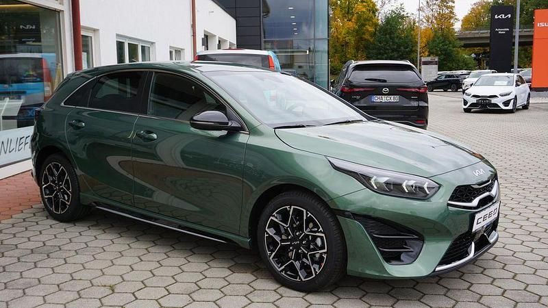 Neu Kia Ceed GT-Line 140 PS (102 kW) 2025 Grün Kleinwagen