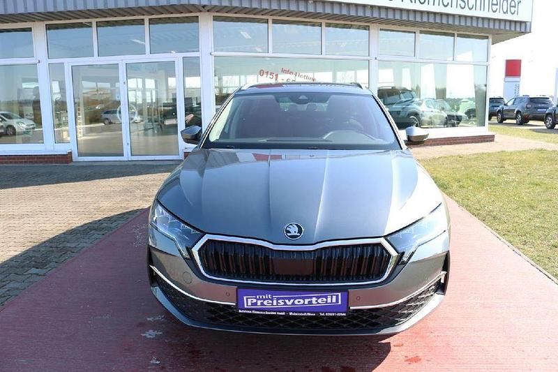 Neu Skoda Octavia Selection 150 PS (110 kW) 2025 Grau Kombi